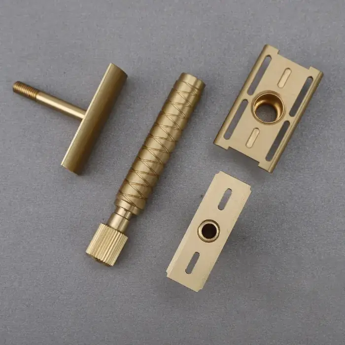 Nouveauté 2026 ! Rasoir de sécurité Yaqi Brass V2 100% laiton, réglable, longueur 90 mm, diamètre 12 mm - la version finale