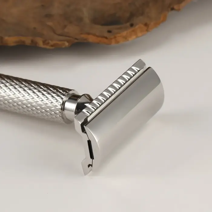 Rasoir de sécurité Yaqi 2026 PILOT en acier inoxydable - Lame de 0,95 mm, longueur de manche de 84 mm, diamètre de 12 mm pour une expérience de rasage en douceur
