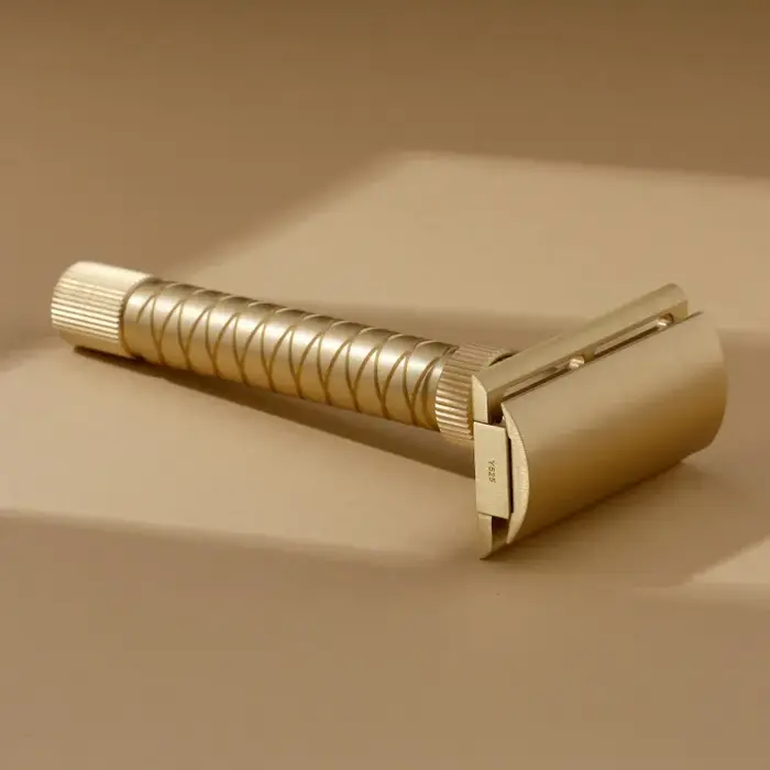 Nouveauté 2026 ! Rasoir de sécurité Yaqi Brass V2 100% laiton, réglable, longueur 90 mm, diamètre 12 mm - la version finale