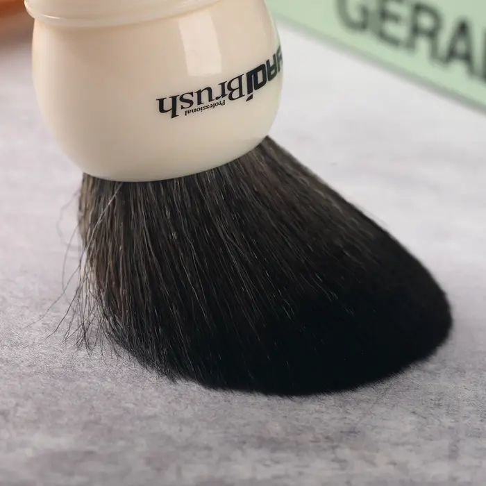 Yaqi – brosse à poils synthétiques, 30mm, avec poignée blanche et nœud noir, pour rasage