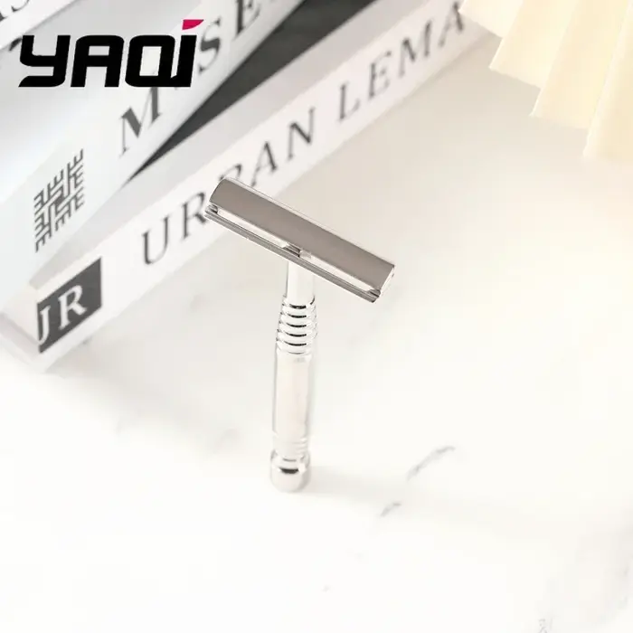 YAQI Romulus rasoir avec aimant