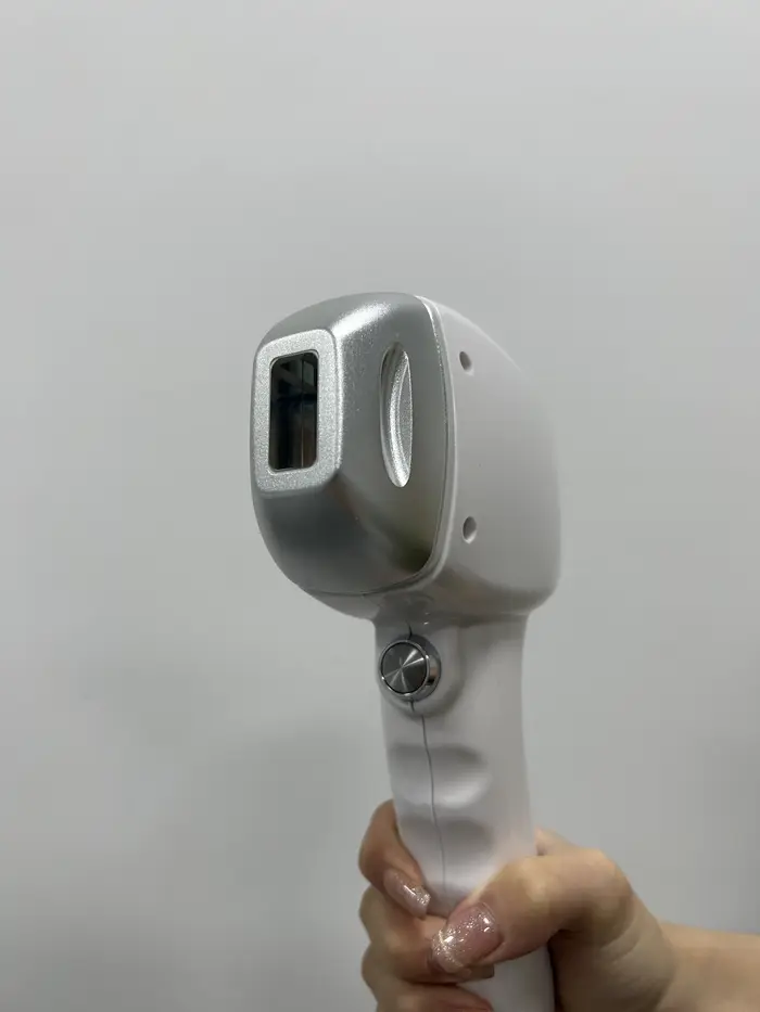 Nouvelle machine d'épilation au laser diode 16 bars 4 longueurs d'onde Ice Titanium 808Nm