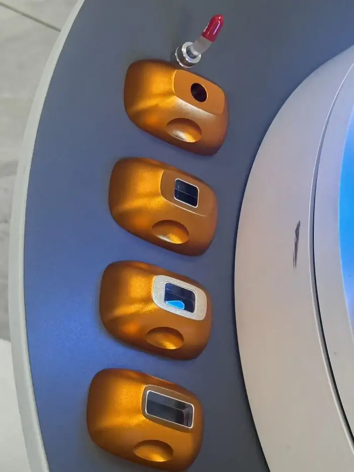 Nouvelle machine d'épilation au laser diode 16 bars 4 longueurs d'onde Ice Titanium 808Nm
