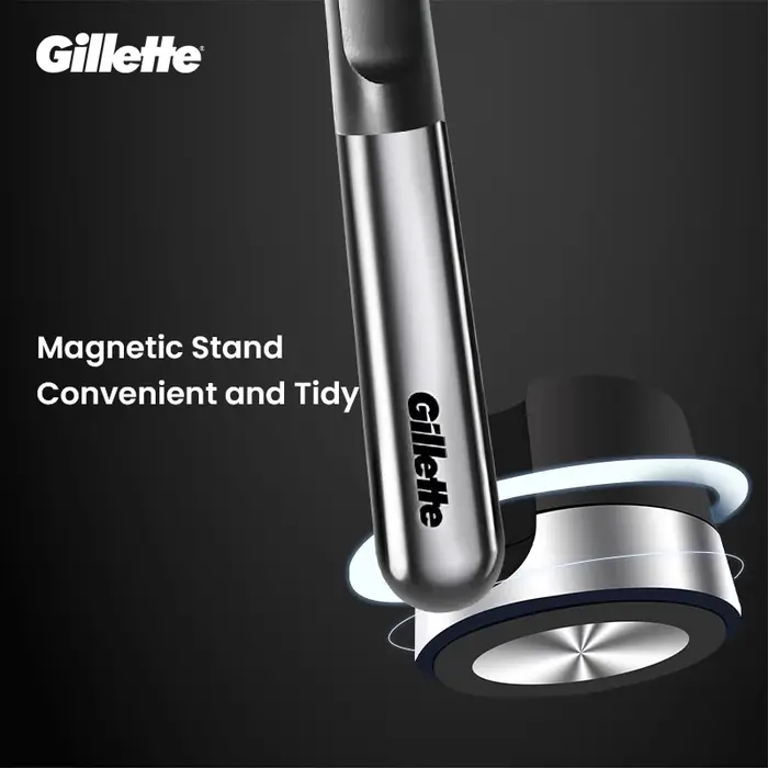 Rasoir Gillette Fusion 5 ProGlide pour homme avec 5 lames, base de rasage avec poignée, boîte Gravity Box, comprend 1 pack de recharge