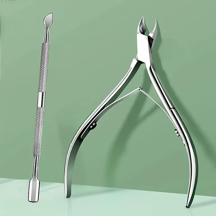 Coupe-cuticules avec poussoir à cuticules