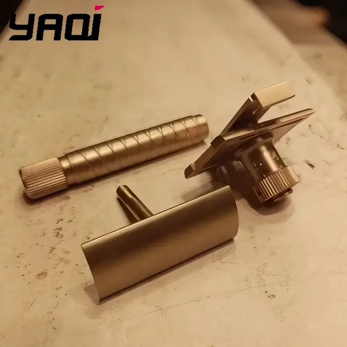 Nouveauté 2026 ! Rasoir de sécurité Yaqi Brass V2 100% laiton, réglable, longueur 90 mm, diamètre 12 mm - la version finale