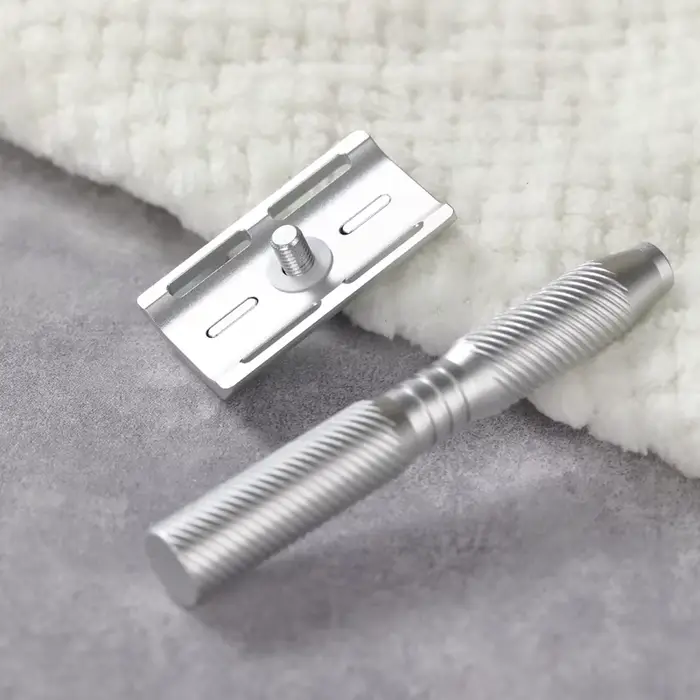 Rasoir de sécurité léger YAQI Ghost (version aluminium)