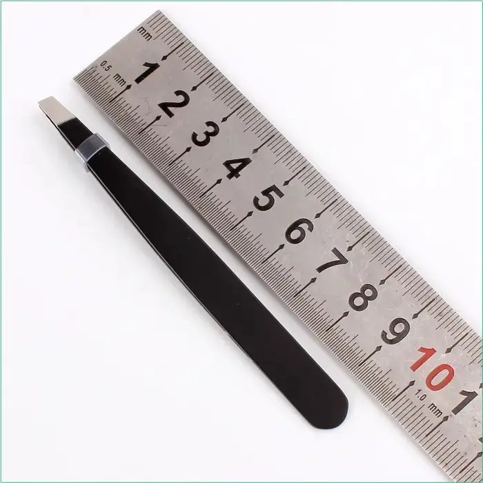 Pince à sourcils noire en acier inoxydable
