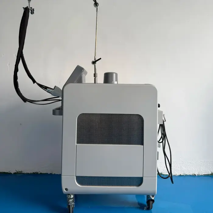 Machine professionnelle d'épilation au laser Alexandrite avec dispositif de refroidissement cryogénique DCD pour salon de beauté