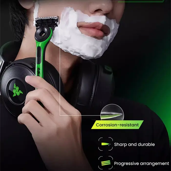 Ensemble de rasoirs Gillette Labs en collaboration avec Co-branded : 1 manche + 2 recharges de lames + support