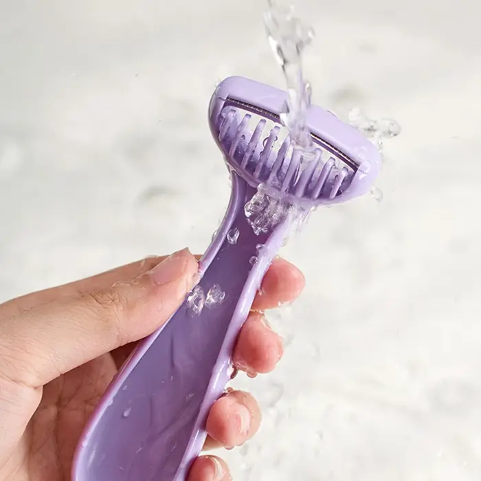 Rasoir manuel pour l'épilation des femmes