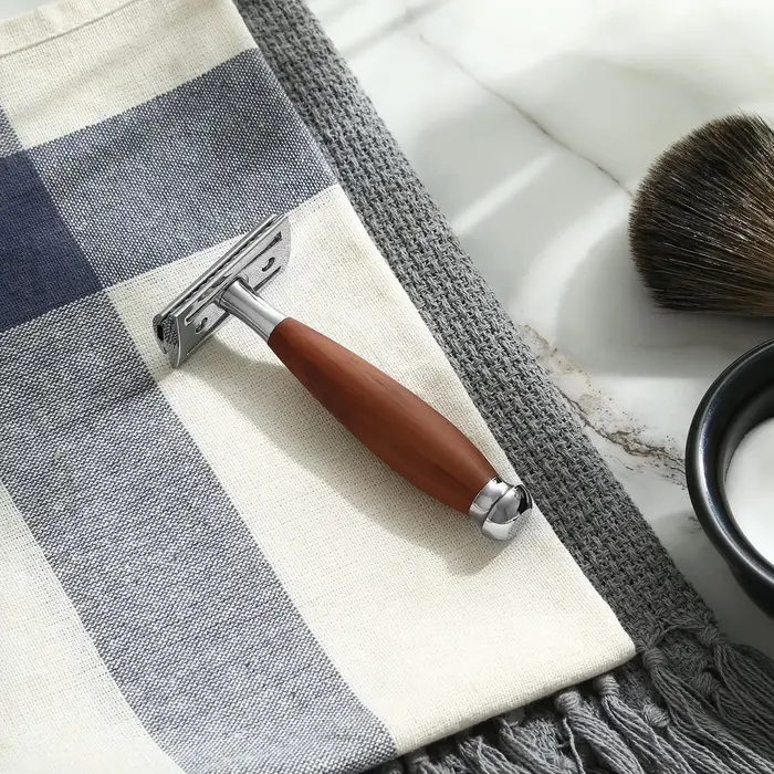 Rasoir de sécurité pour hommes avec manche imitation bois et 5 lames en acier inoxydable suisse, rasoir robuste et écologique