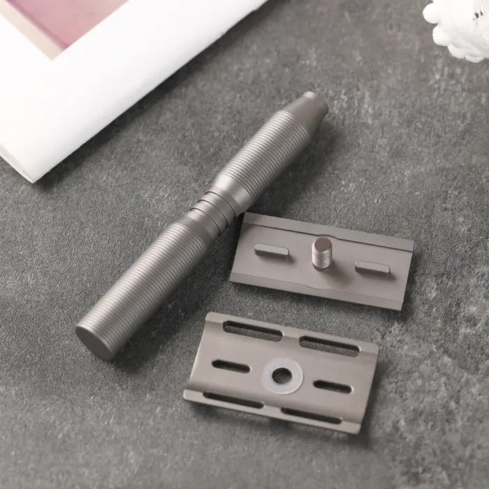 Rasoir de sécurité léger YAQI Ghost Titanium