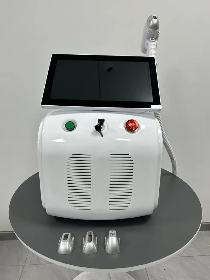 Nouvelle machine d'épilation au laser diode 16 bars 4 longueurs d'onde Ice Titanium 808Nm