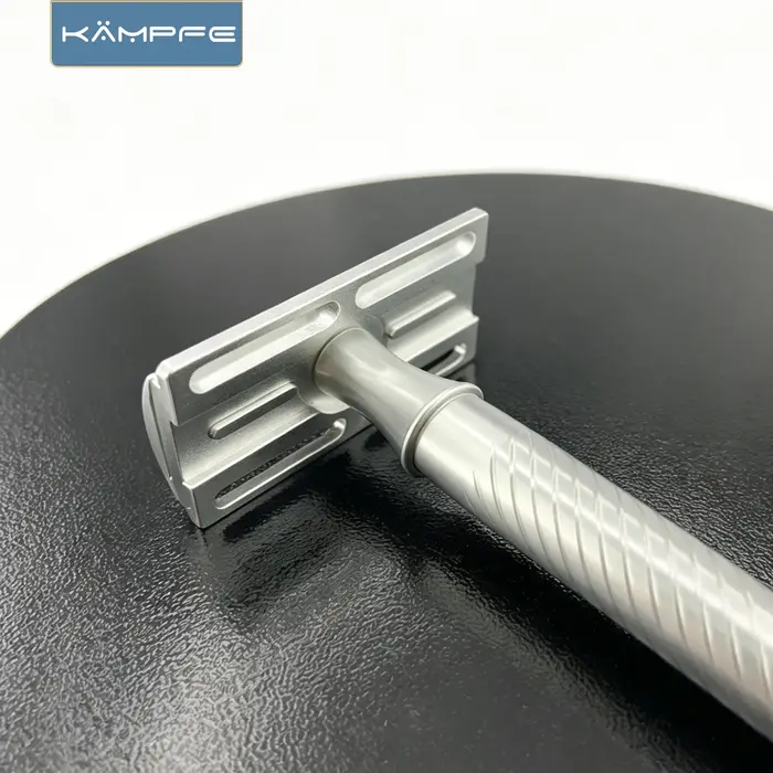 Rasoir de sécurité manuel traditionnel à double tranchant KAMPFE en aluminium CNC pour rasage humide