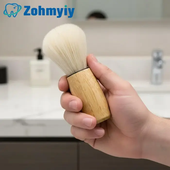 1 Brosse à raser la barbe avec manche en bois et poils naturels