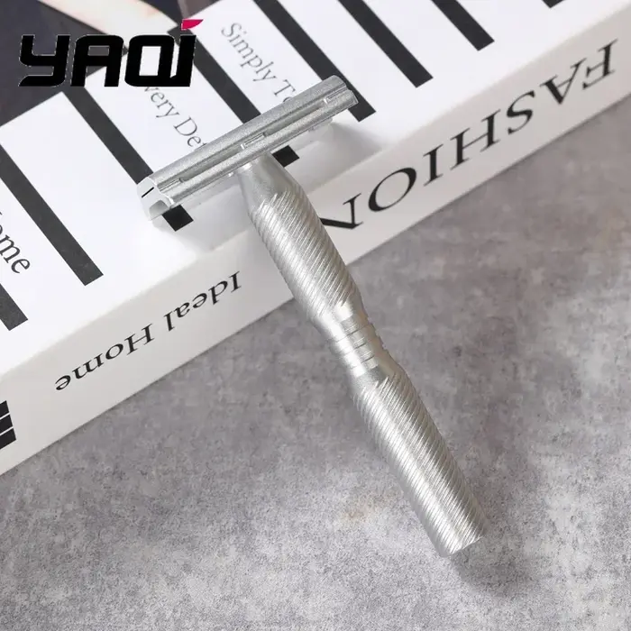 Pinceau à raser humide YAQI 2026 pour homme avec manche blanc de 22 mm et poils synthétiques jaunes pour le soin du visage