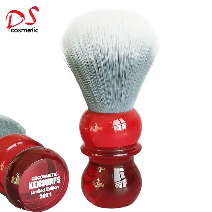Dscosmetic Kensurfs Brosse à raser à poils doux avec manche en résine rouge et poils synthétiques gr