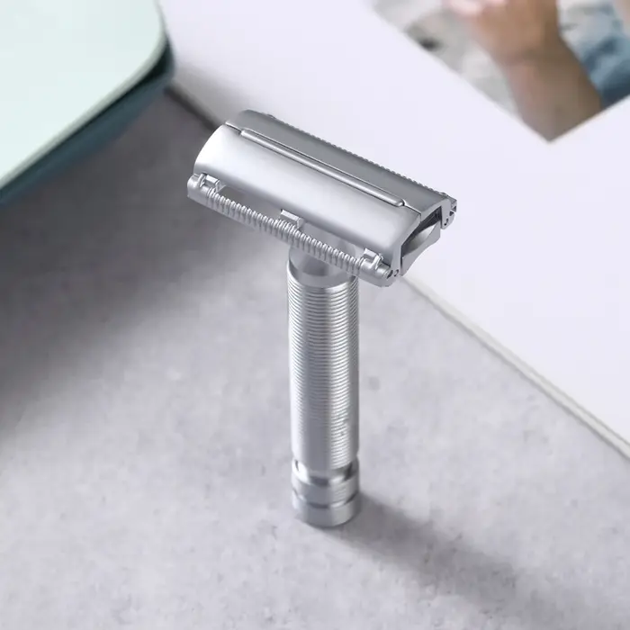 Vente Flash 2026 ! Rasoir de sécurité YAQI Monarch couleur chrome mat - Hypoallergénique