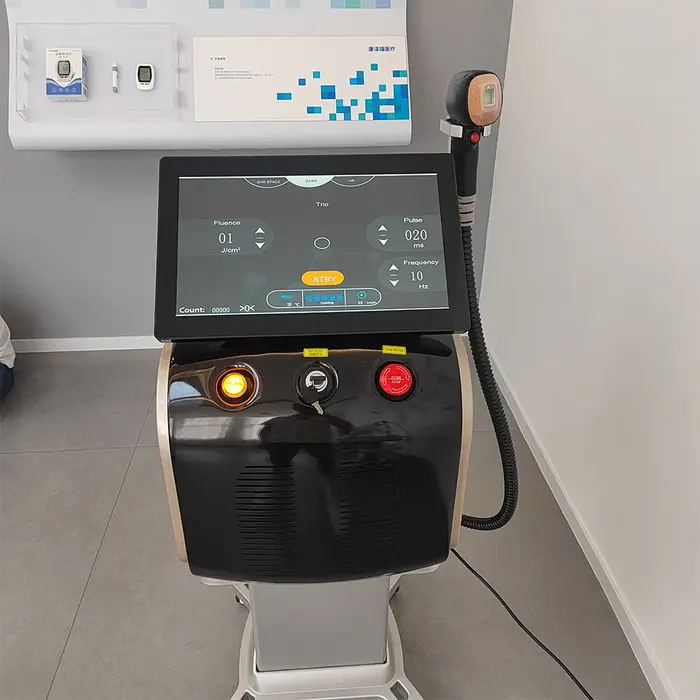 Machine professionnelle d'épilation au laser à diode Alexandrite avec refroidissement par glace