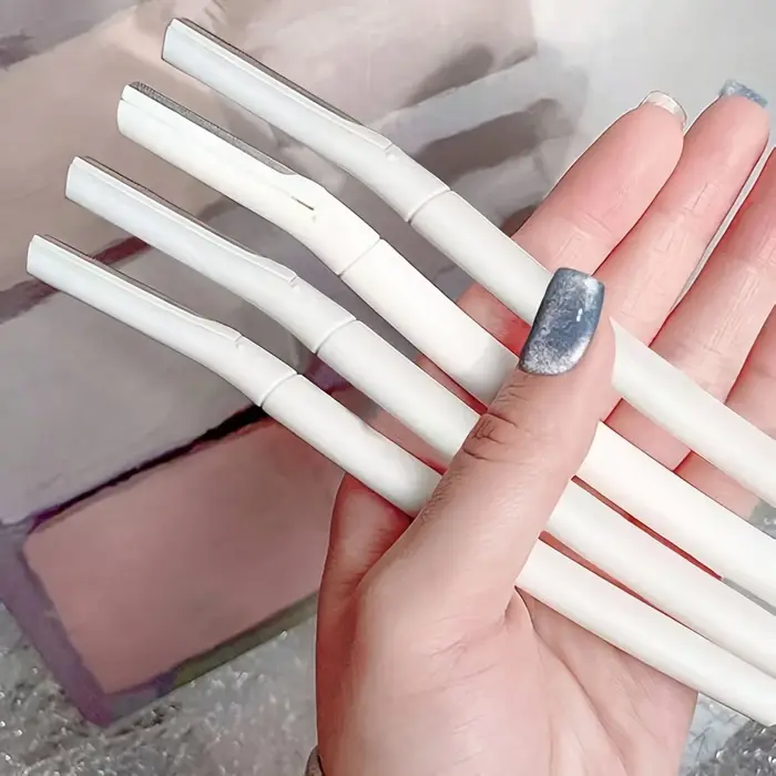 Ensemble tondeuse à sourcils et rasoir de sécurité 4 pièces – Outil de dérmaplanage à long manche pour le visage et le