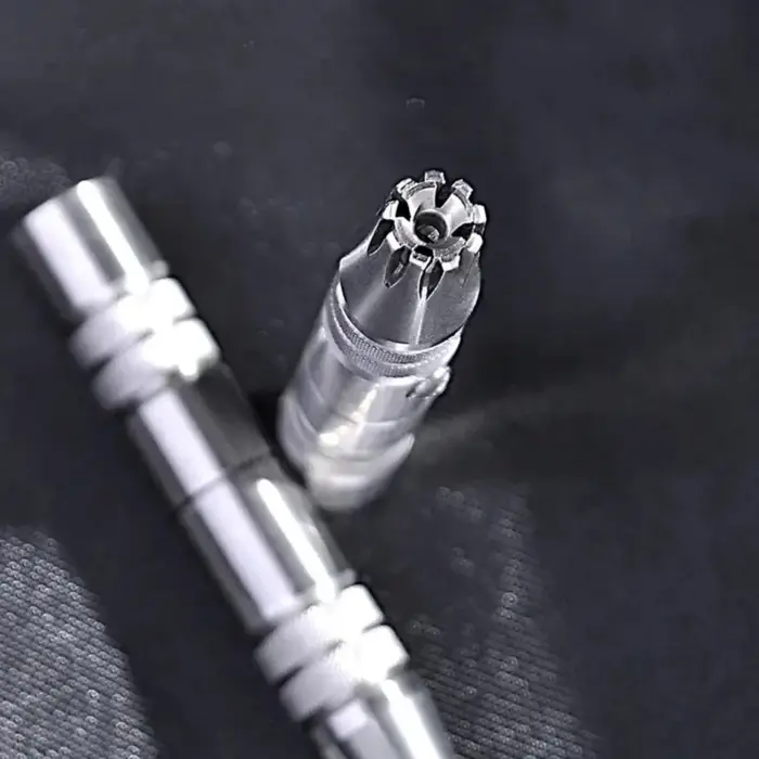 Mini tondeuse manuelle pour le nez et les oreilles