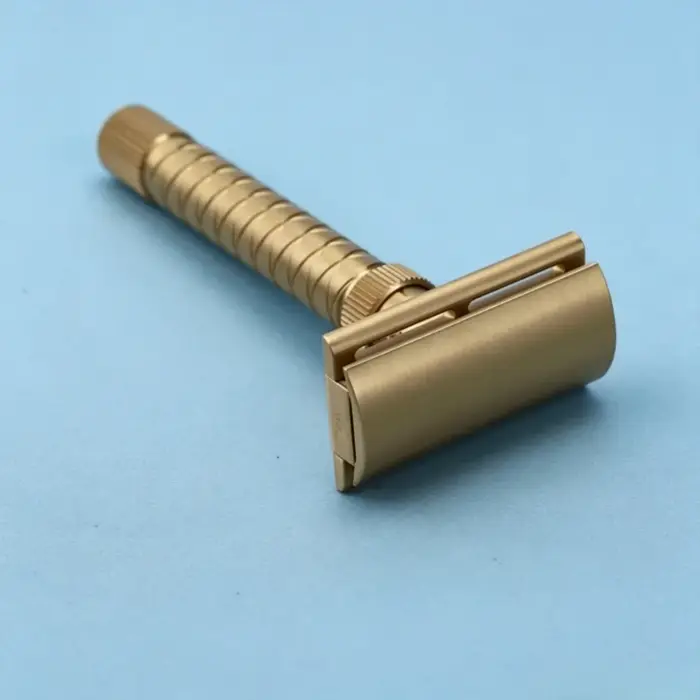 Nouveauté 2026 ! YAQI Rasoir de sécurité The Final Cut - Brass V2 en laiton 100 %
