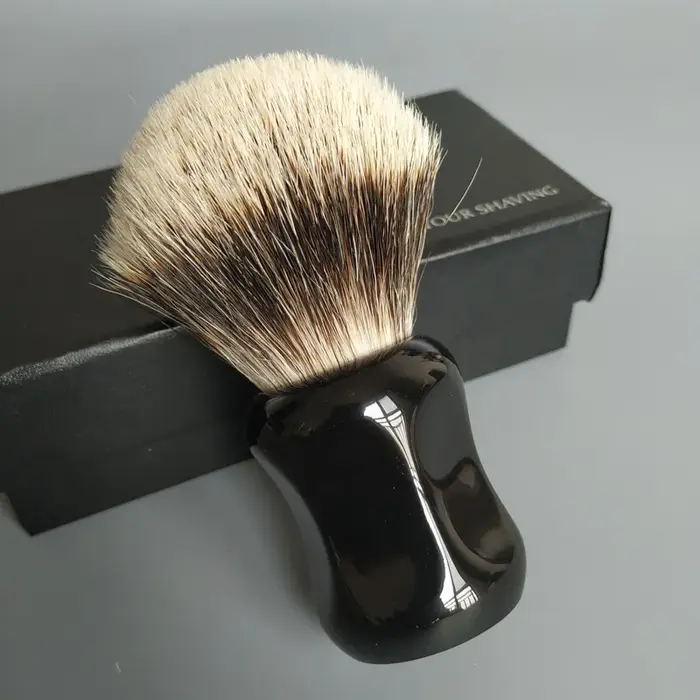 Dscosmetic Brosse à raser en poils de blaireau à deux bandes de 26 mm avec manche en résine noire, p