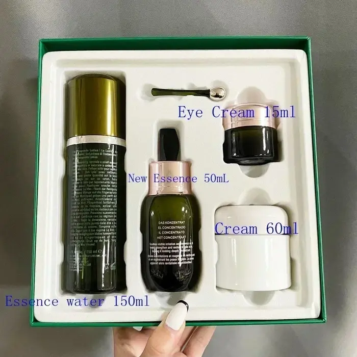 Ensemble de soins de la peau : crème pour les yeux, crème pour le visage, eau essence, masque, netto