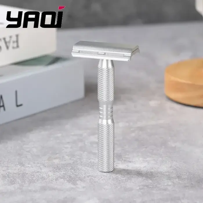 Pinceau à raser humide YAQI 2026 pour homme avec manche blanc de 22 mm et poils synthétiques jaunes pour le soin du visage