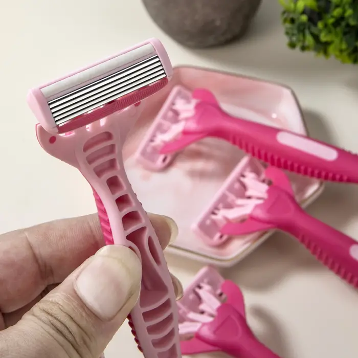 Rasoir pour femmes à six lames
