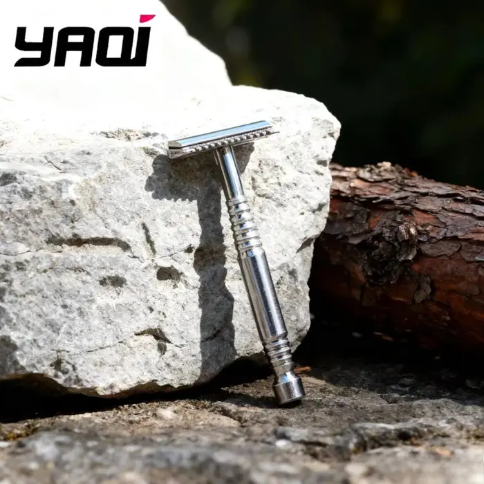Rasoir de sécurité homme YAQI Romulus 2026 à lame simple en acier inoxydable 316 poli à peigne ouvert