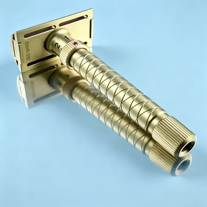 Nouveauté 2026 ! YAQI Rasoir de sécurité The Final Cut - Brass V2 en laiton 100 %