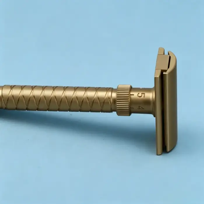 Nouveauté 2026 ! YAQI Rasoir de sécurité The Final Cut - Brass V2 en laiton 100 %