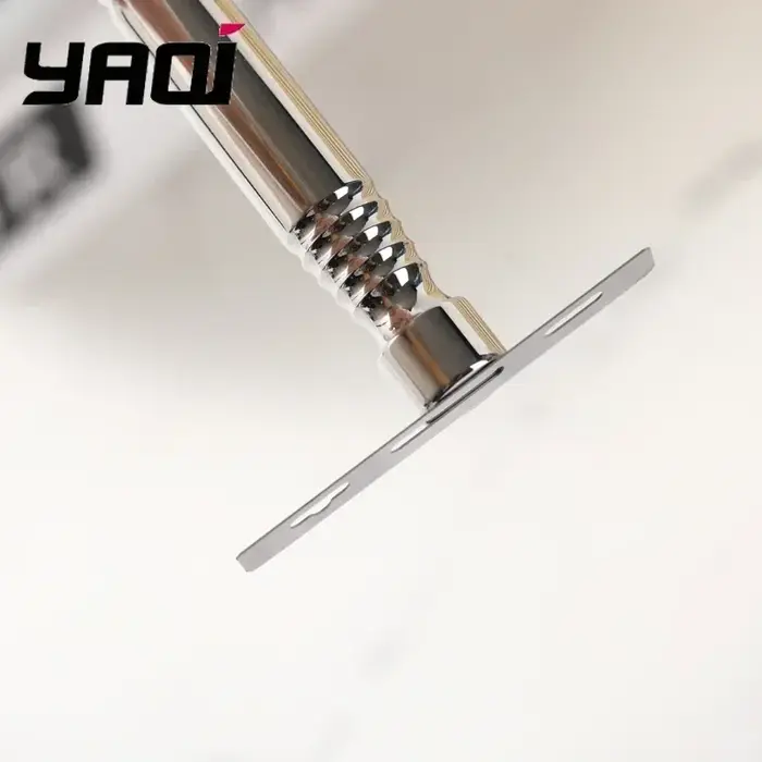 YAQI – rasoir Romulus avec aimant