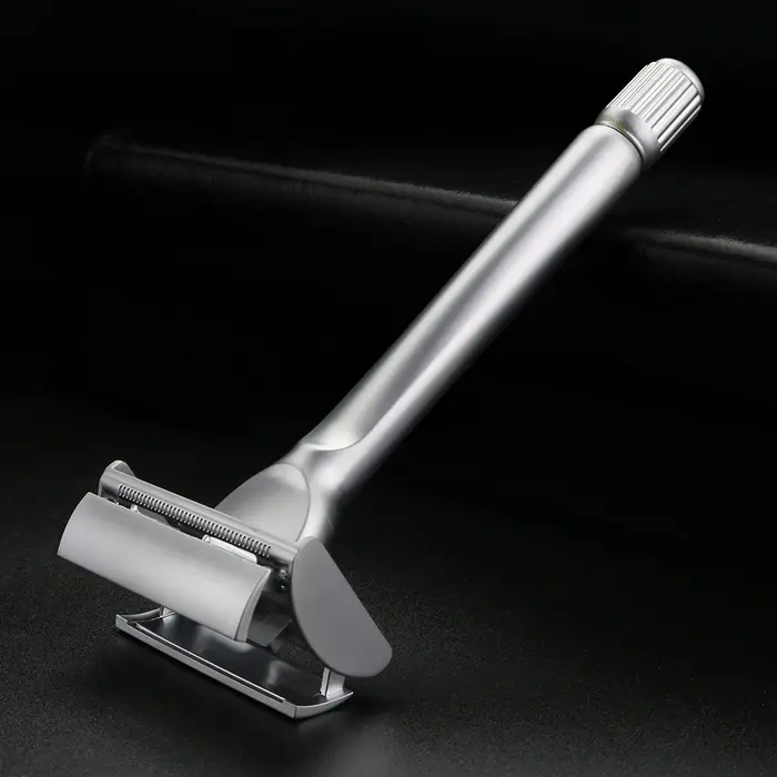 Rasoir manuel pour homme à ouverture par torsion