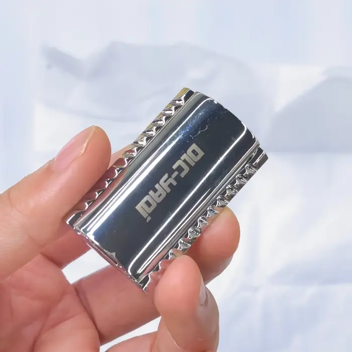 Vente Flash 2026 ! Tête de rasoir de sécurité à double tranchant YAQI couleur chrome à bord festonné