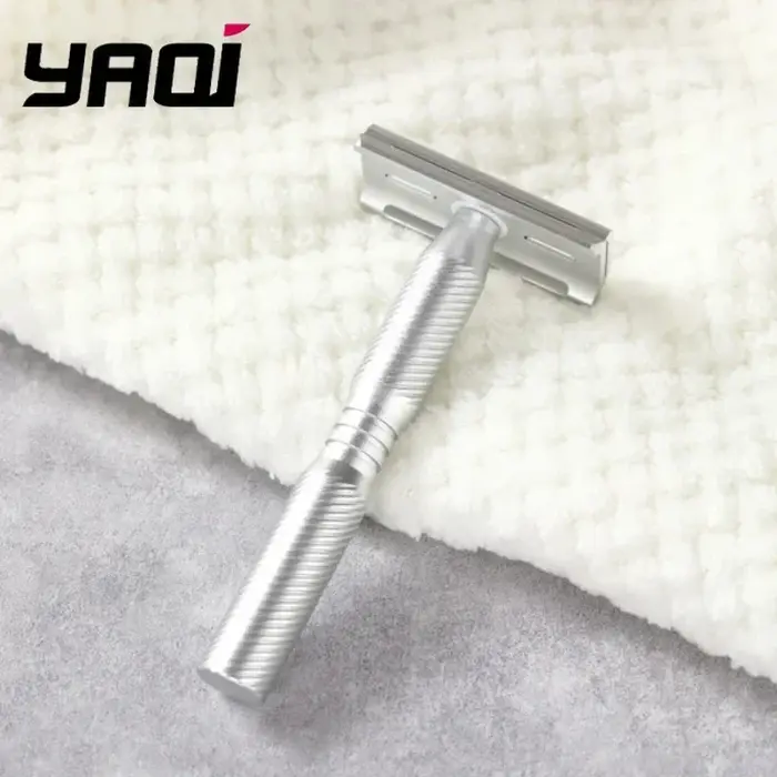 Pinceau à raser humide YAQI 2026 pour homme avec manche blanc de 22 mm et poils synthétiques jaunes